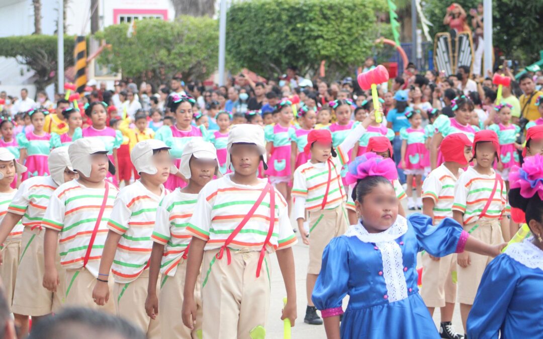 Se les ‘chispoteó’: Hacen desfile de la Revolución Mexicana con disfraces del Chavo del 8