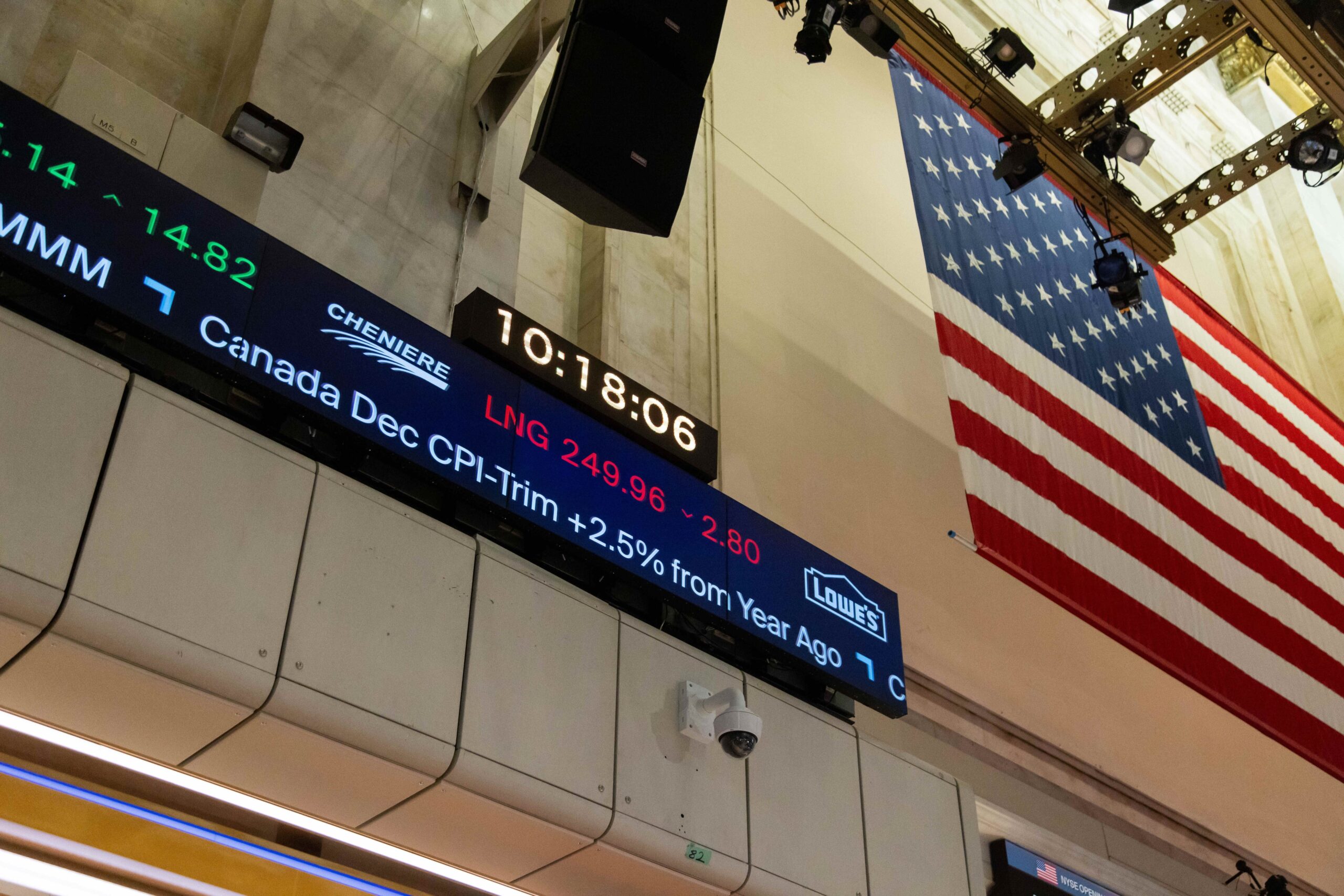 Nasdaq ‘resbala’ por DeepSeek, nueva IA de China: Cae 3.2% en ‘lunes negro’ para Nvidia