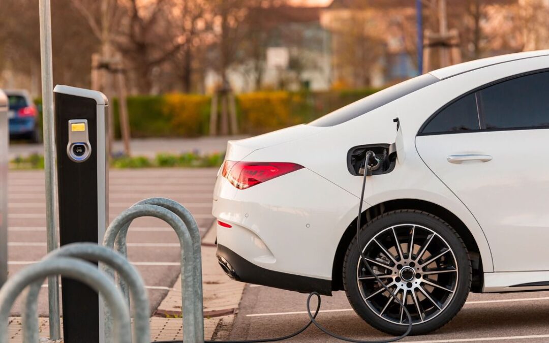 Estiman que en 2030 el 34% de los autos fabricados en Norteamérica serán eléctricos