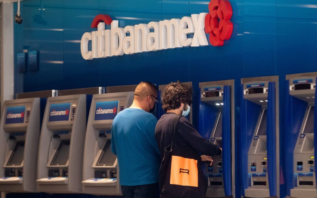 ¿Te quieren hacer plática en el cajero automático? Aguas con esta modalidad de robo