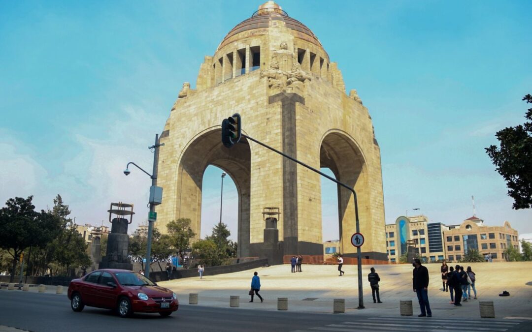 Trabajador muere tras caer del elevador del Monumento a la Revolución en CDMX