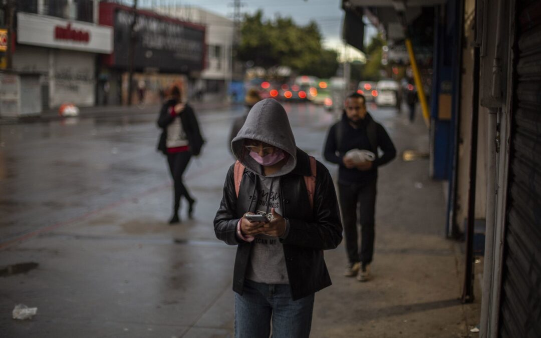Primer frente frío de la temporada y lluvias afectarán a la mayoría del país este domingo