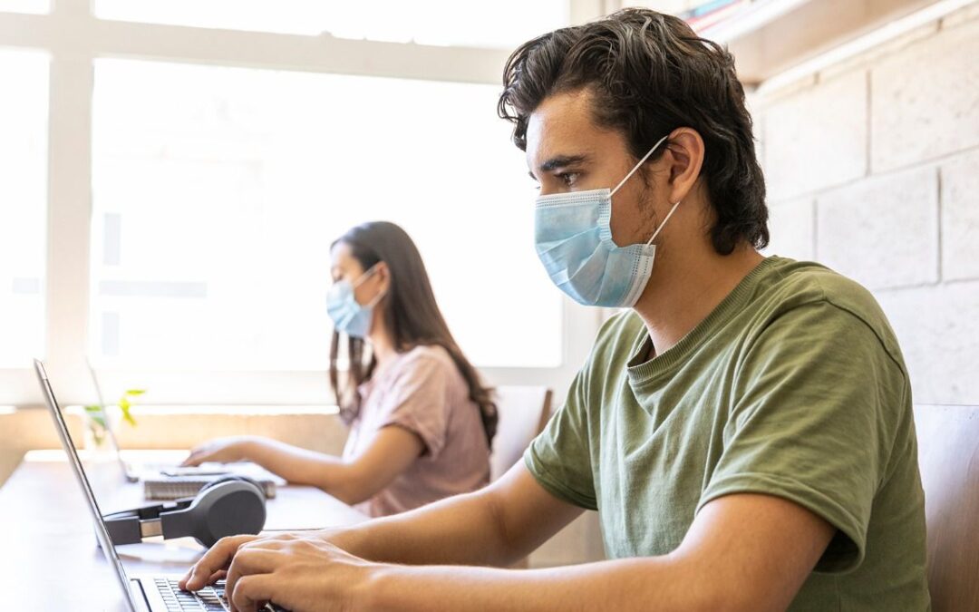 Jóvenes, ‘apáticos’ en hacer carrera en una empresa: Tres de cada 10 no duran más de 3 años