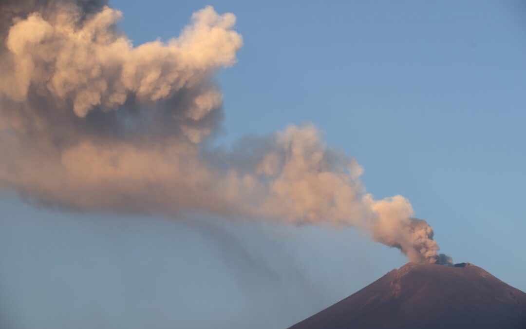 Volcán Popocatépetl: En estas alcaldías de la CDMX cayó ceniza este sábado