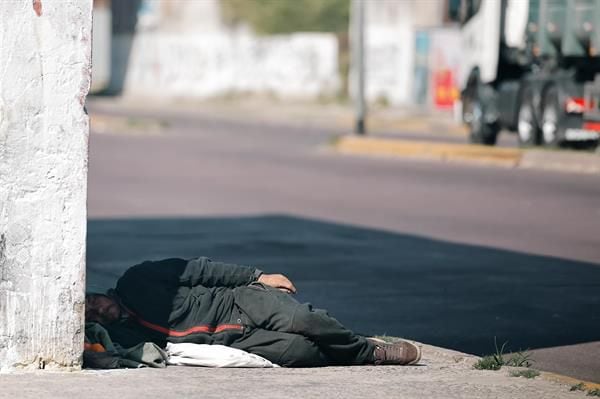 La ‘motosierra’ de Javier Milei hunde a los argentinos: Más de la mitad cayeron en pobreza