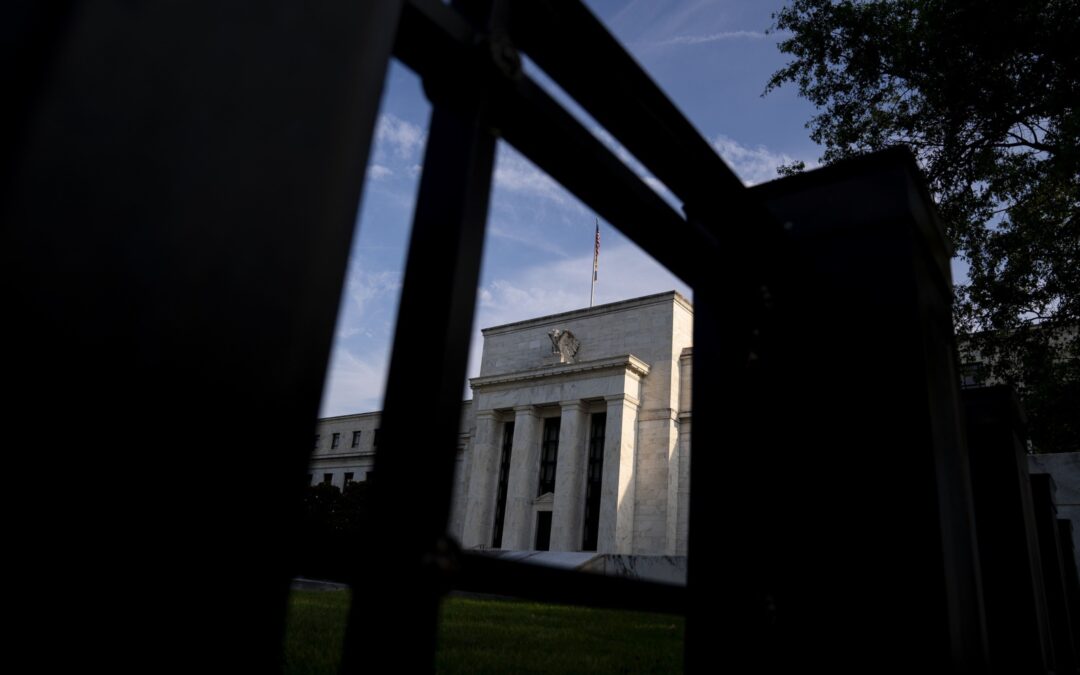 Fed tendrá más aumentos en su tasa de interés, dicen funcionarios