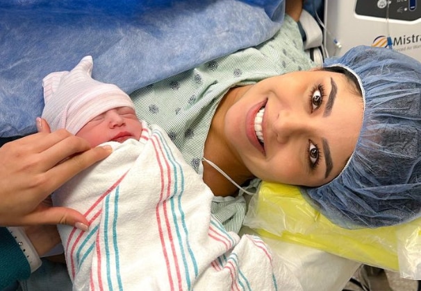 Geraldine Ponce anuncia el nacimiento de su hija; está en terapia por problema respiratorio
