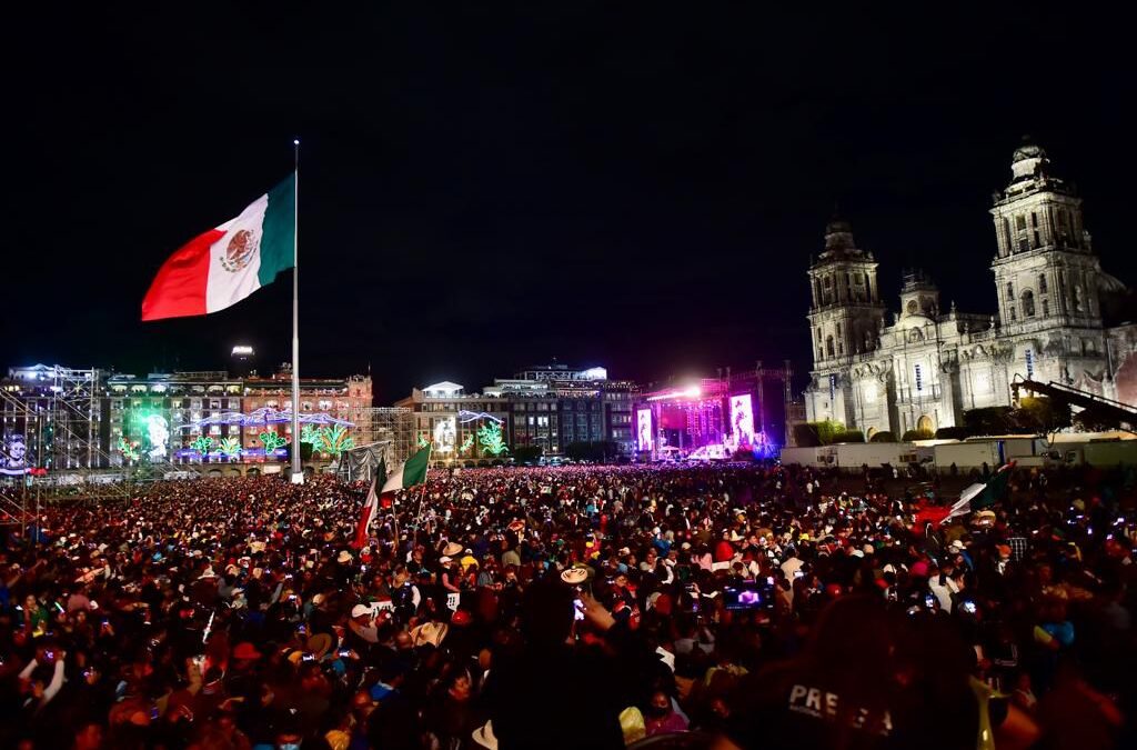 ¿Nuevo récord en Zócalo de CDMX? 140 mil personas van a concierto de Los Tigres del Norte
