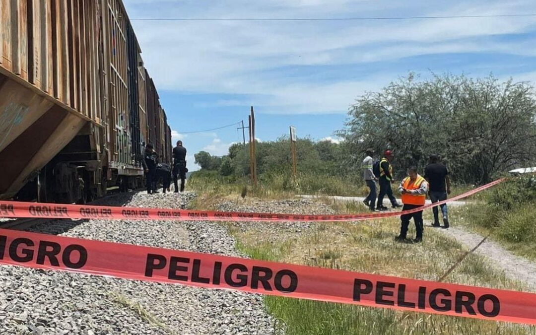 Tren choca contra familia en Querétaro y deja 4 personas muertas; conductor intentó ganarle el paso