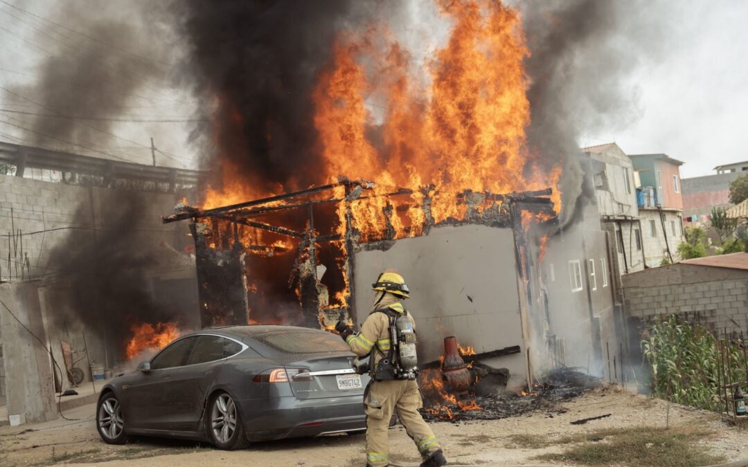Tesla ‘tatemado’ en Tijuana: Auto eléctrico conectado a ‘diablitos’ se incendió