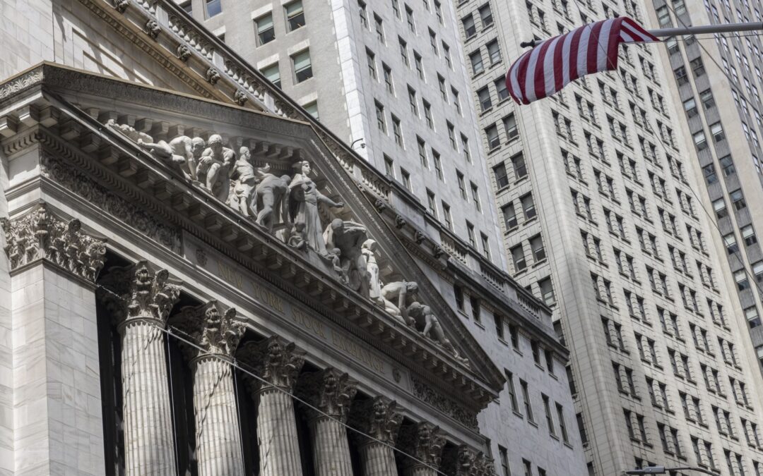 Wall Street cierra al alza gracias a datos de empleo en EU
