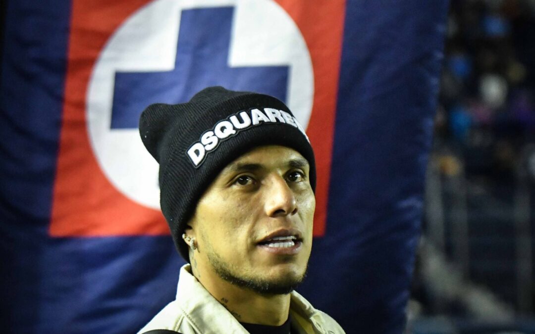 ¿Por qué hay una orden de aprehensión contra la madre de Carlos Salcedo? Esto sabemos