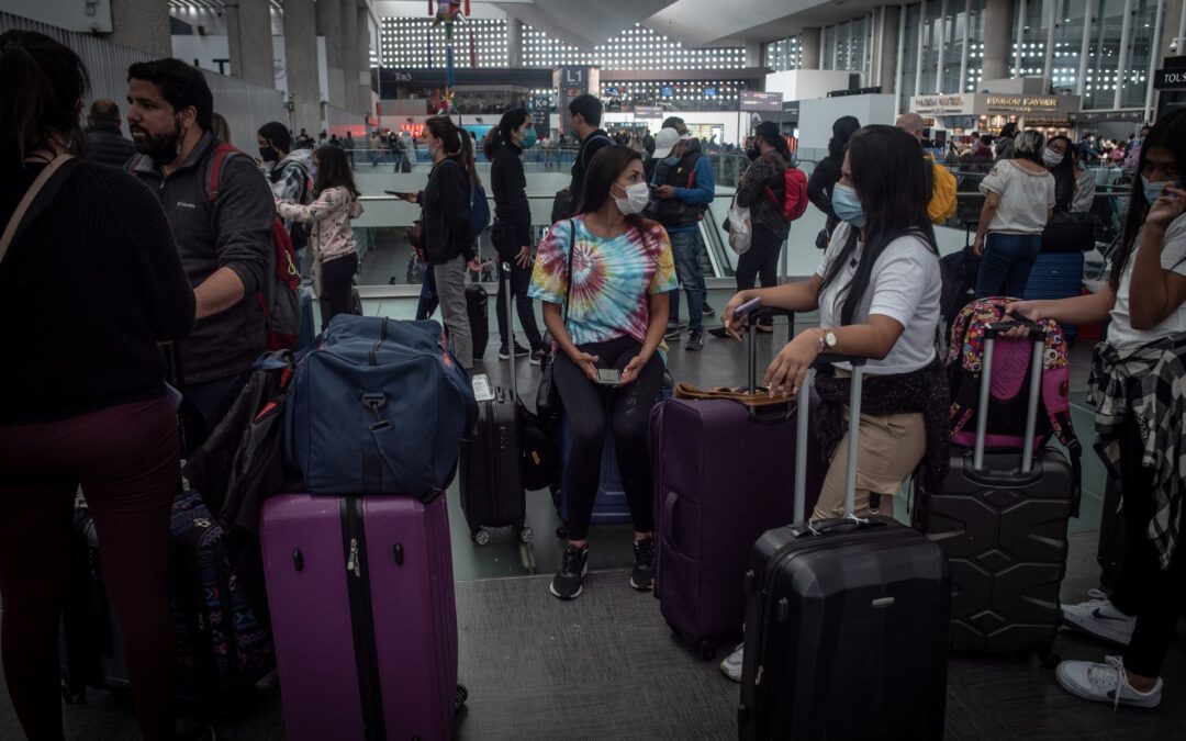 Profeco defiende a pasajeros de Aeroméxico: Pide eliminar cargo ‘engañoso’ por seguro de viaje