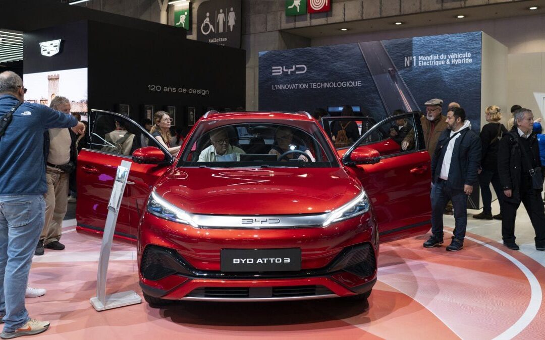 BYD deja ‘comiendo el polvo’ a Musk: Sus ingresos superan por primera vez los de Tesla