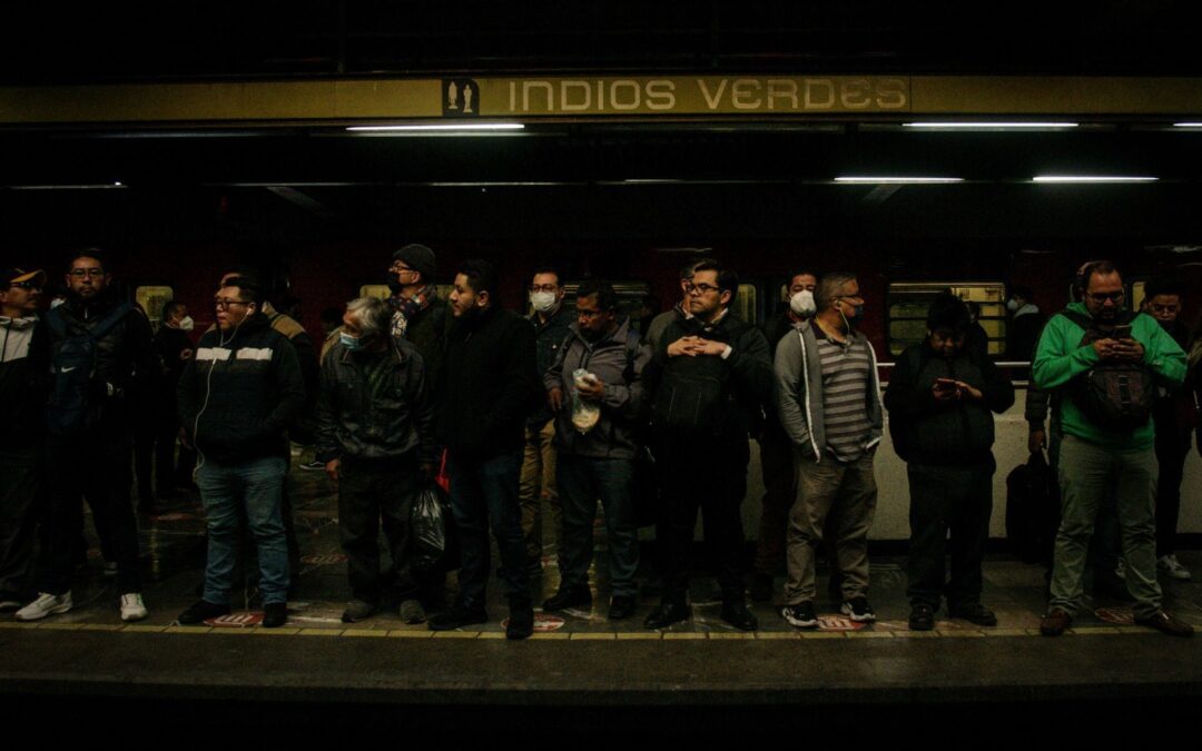 ‘Todos los días es lo mismo’: Usuarios de la Línea 3 del Metro de CDMX esperan hasta 20 minutos