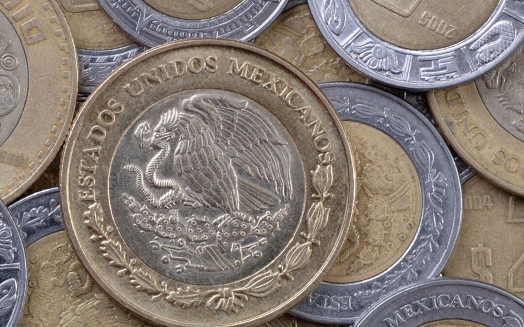 Peso inicia mayo con el ‘pie derecho’: Gana terreno frente al dólar y toca las 17 unidades