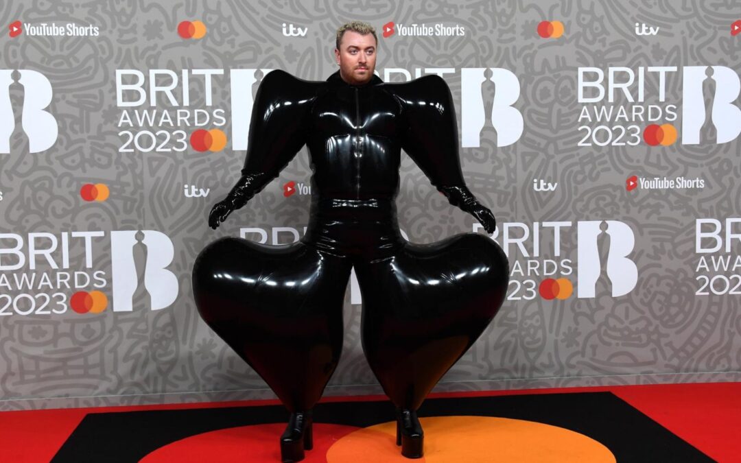 BRIT Awards 2023: ¿Cómo un perro inspiró el traje de látex de Sam Smith y quién lo diseñó?