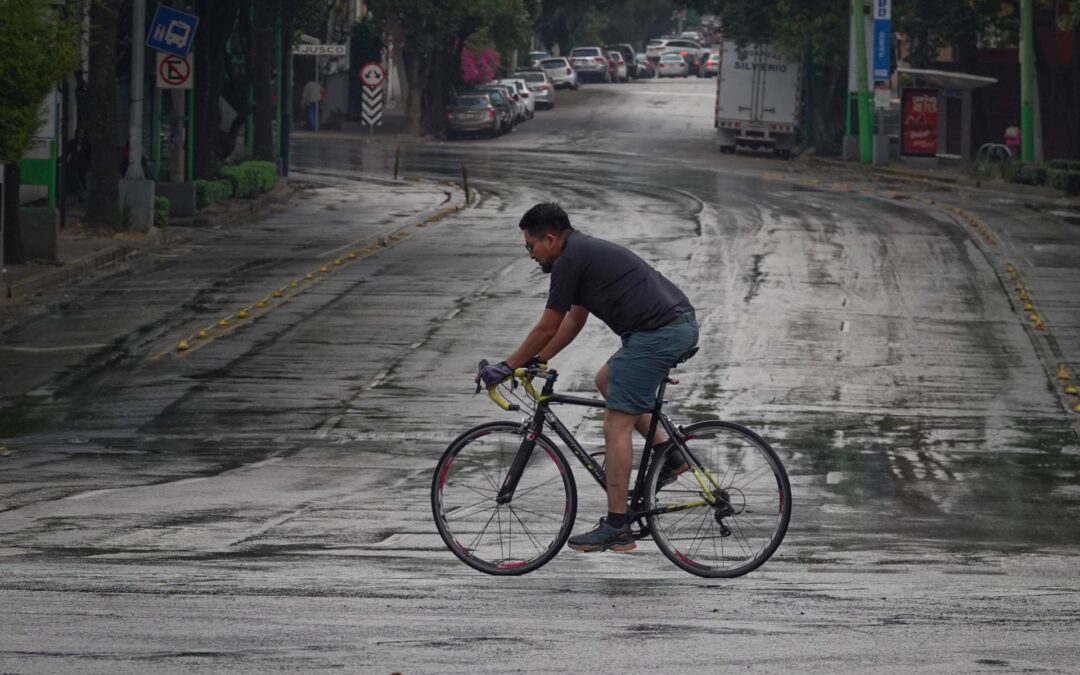 (Videos) Santa Claus llegó a la ciudad: Granizo y lluvia ‘tapizan’ el sur de la CDMX