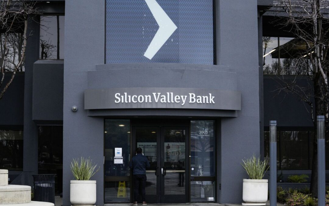 De cuadruplicar su tamaño a desplomarse en 2 días: Así fue el colapso de SVB