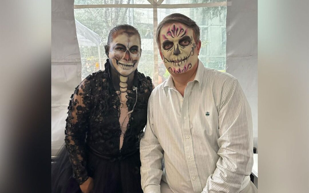 Marcelo Ebrard ‘asusta’ a la CDMX durante Mega Procesión de Catrinas 2022