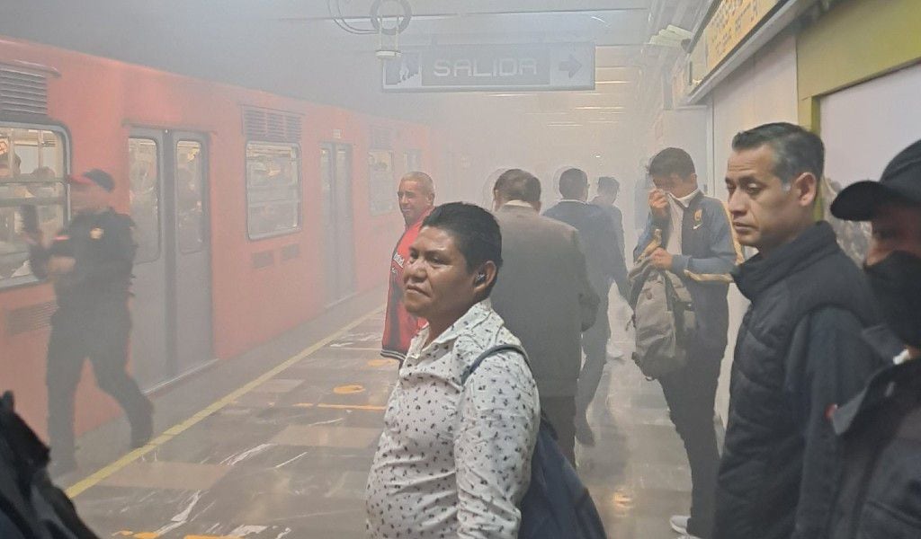 ¿Qué pasa en la Línea 3 del Metro CDMX? Usuarios reportan humo y olor a quemado en estaciones