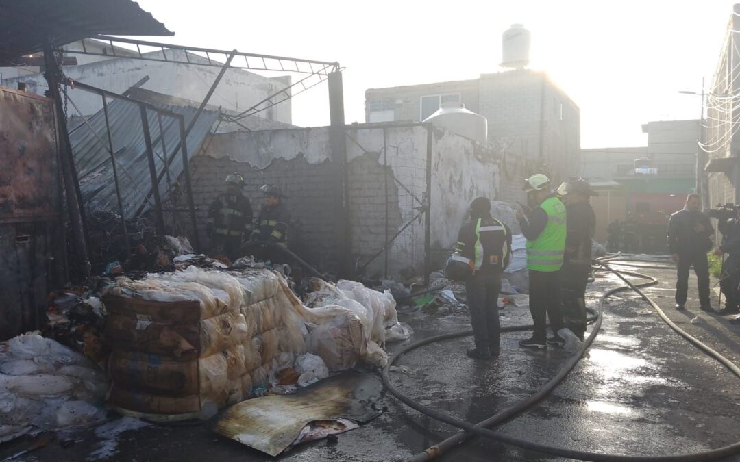 Reportan incendio en bodega de Iztapalapa; no hubo lesionados