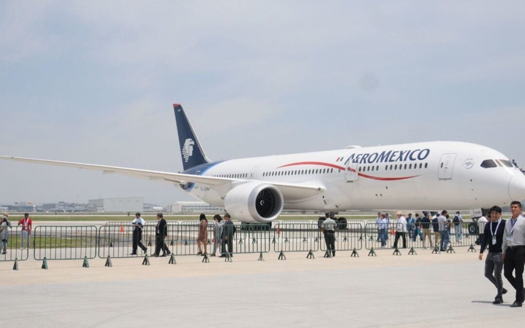 Pilotos de Aeroméxico denuncian que empresa no les paga sueldos al 100%