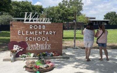 Familias de Uvalde, a 1 año del tiroteo: ‘¿Por qué la policía tardó 77 minutos en entrar a la escuela?’