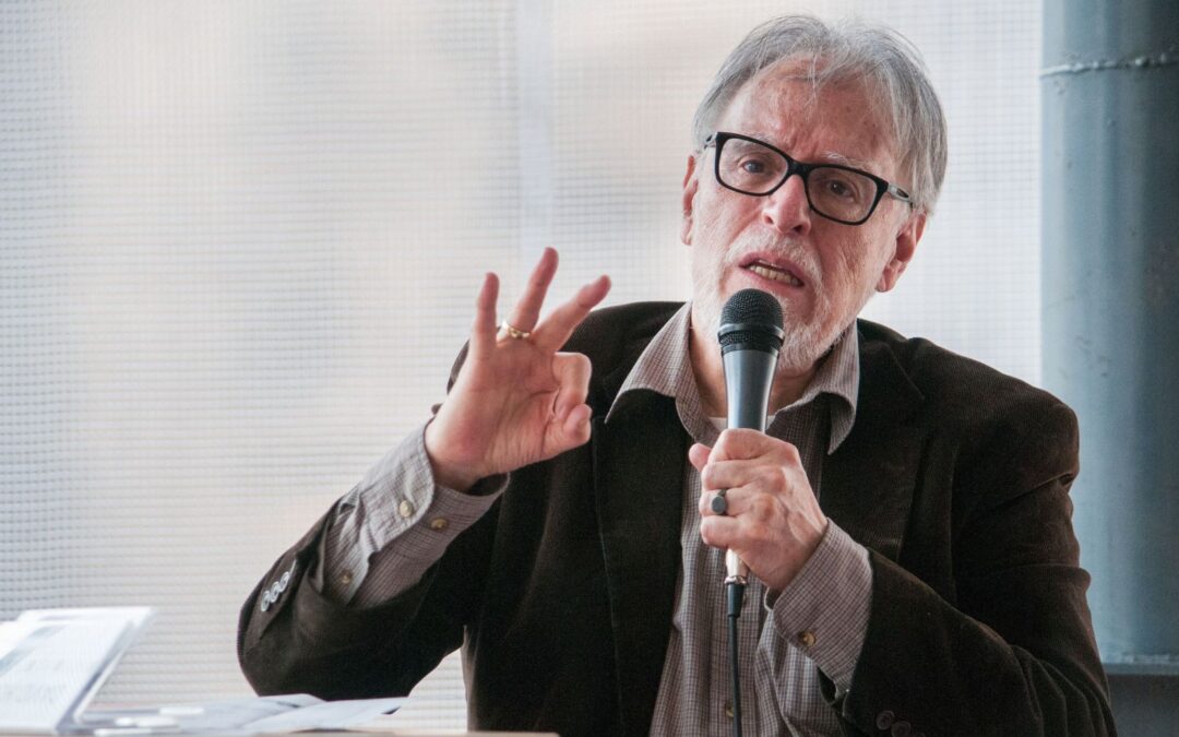 Muere el poeta David Huerta a los 72 años