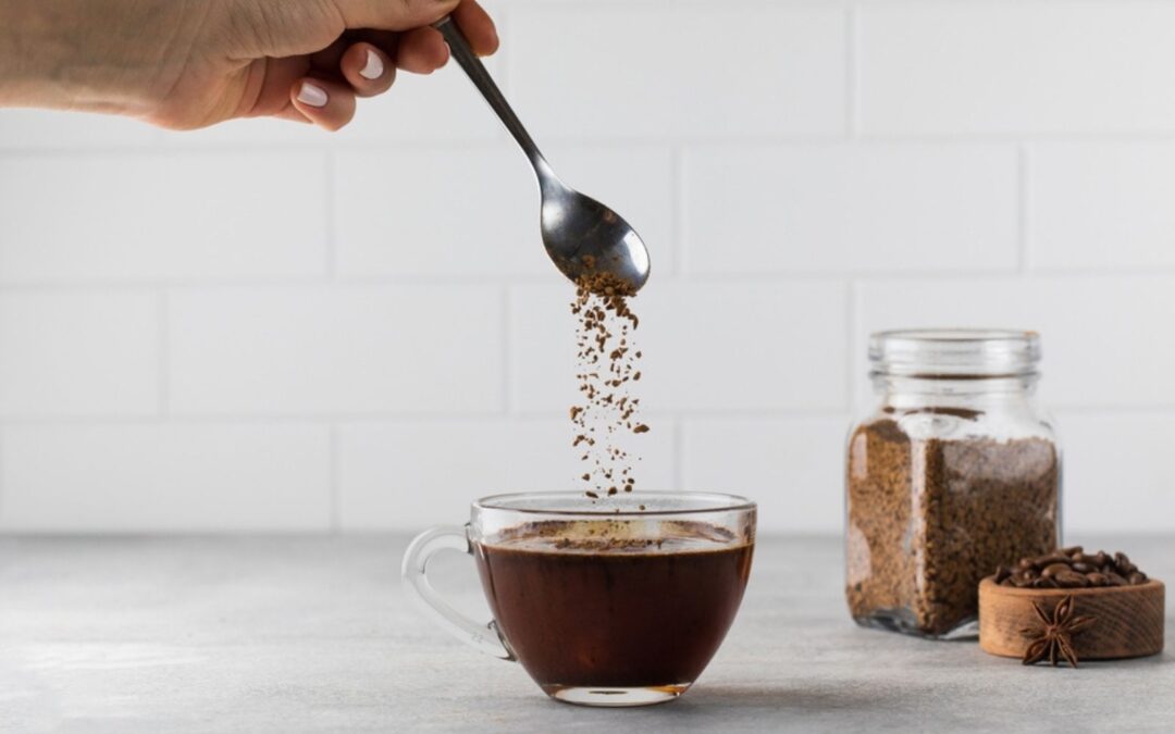 Café instantáneo: ¿Tiene cafeína la mezcla soluble? Así se diferencia del molido