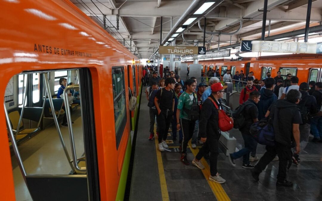 ‘Por el amor de Dios agilicen el servicio’: ¿En qué líneas del Metro de CDMX esperan hasta de 20 minutos?