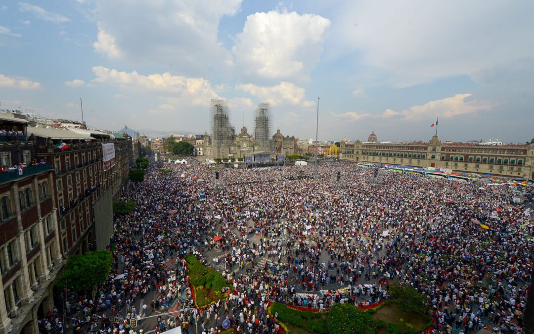 Informe de AMLO: Así se vive el ambiente en el Zócalo (Fotos)