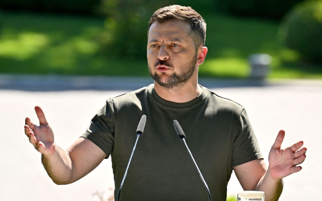 Volodímir Zelenski, presidente de Ucrania, sufre accidente automovilístico en Kiev
