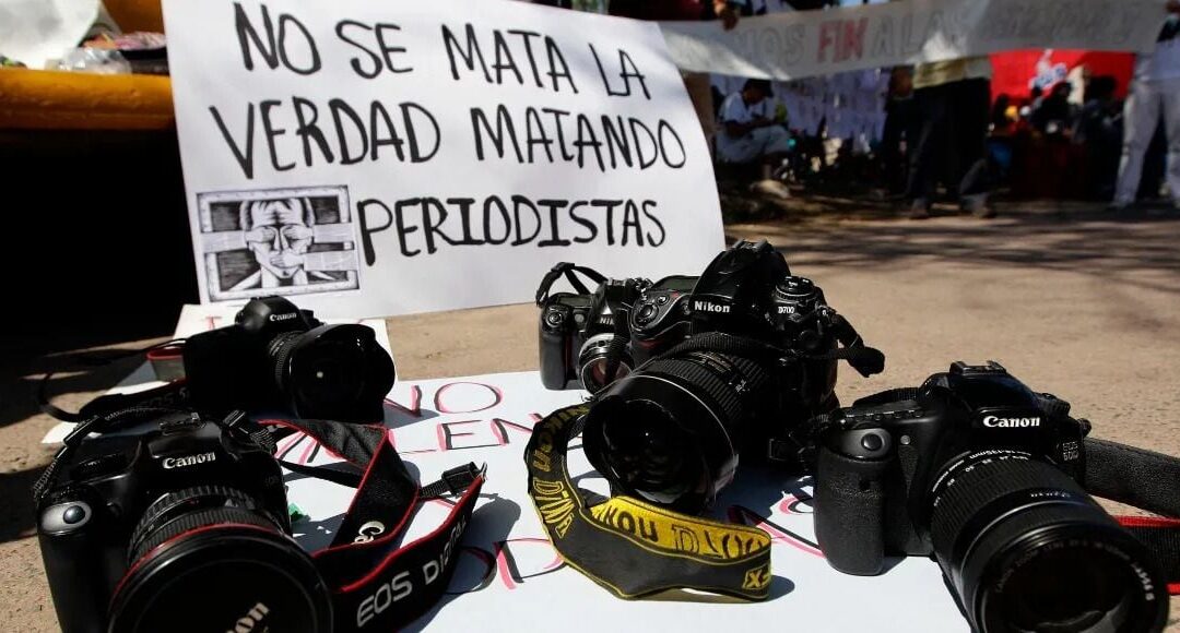 La labor del periodista se ha convertido de tinta negra a sangre roja