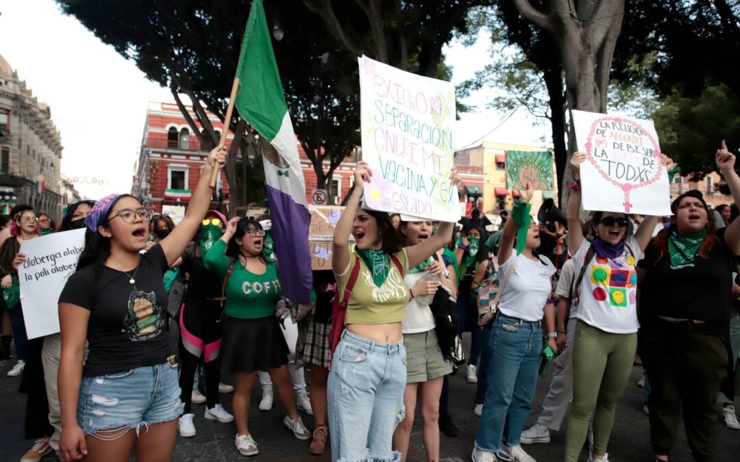 Aborto en Puebla: Personas antiaborto bloquean Congreso para evitar despenalización