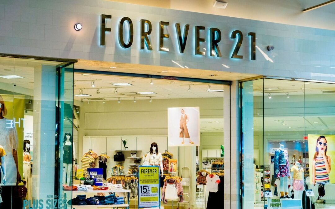 ‘¿Reinventarse o morir?’ Forever 21 considera la quiebra si fracasan sus planes de venta
