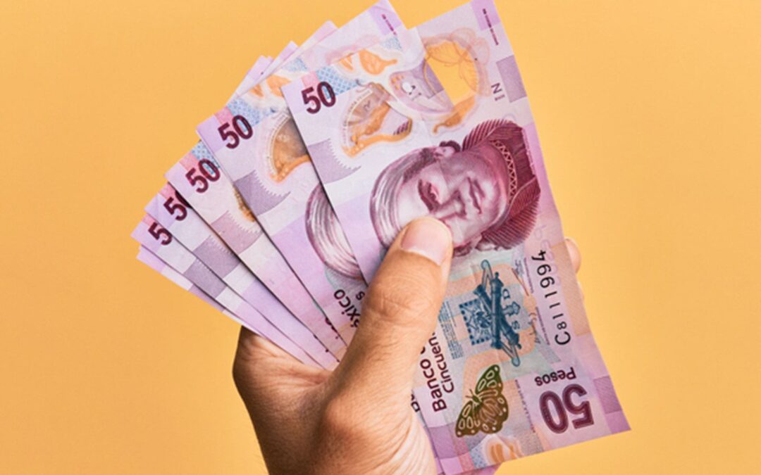 Peso ‘aprovecha’ la caída del dólar tras el dato de inflación en EU