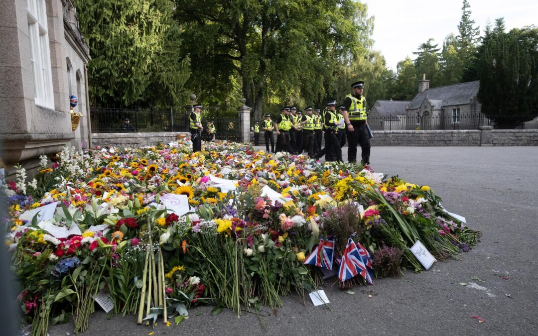 Muerte de Isabel II: Despiden los restos de la reina durante recorrido en Escocia