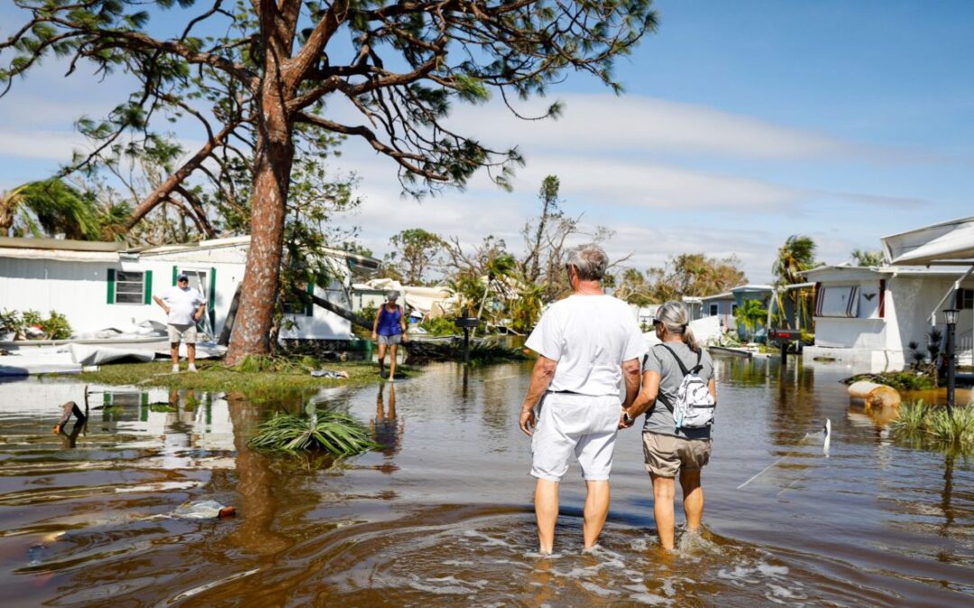 Huracán Ian ‘arrasa’ con cultivos y granjas de Florida; habitantes continúan sin luz