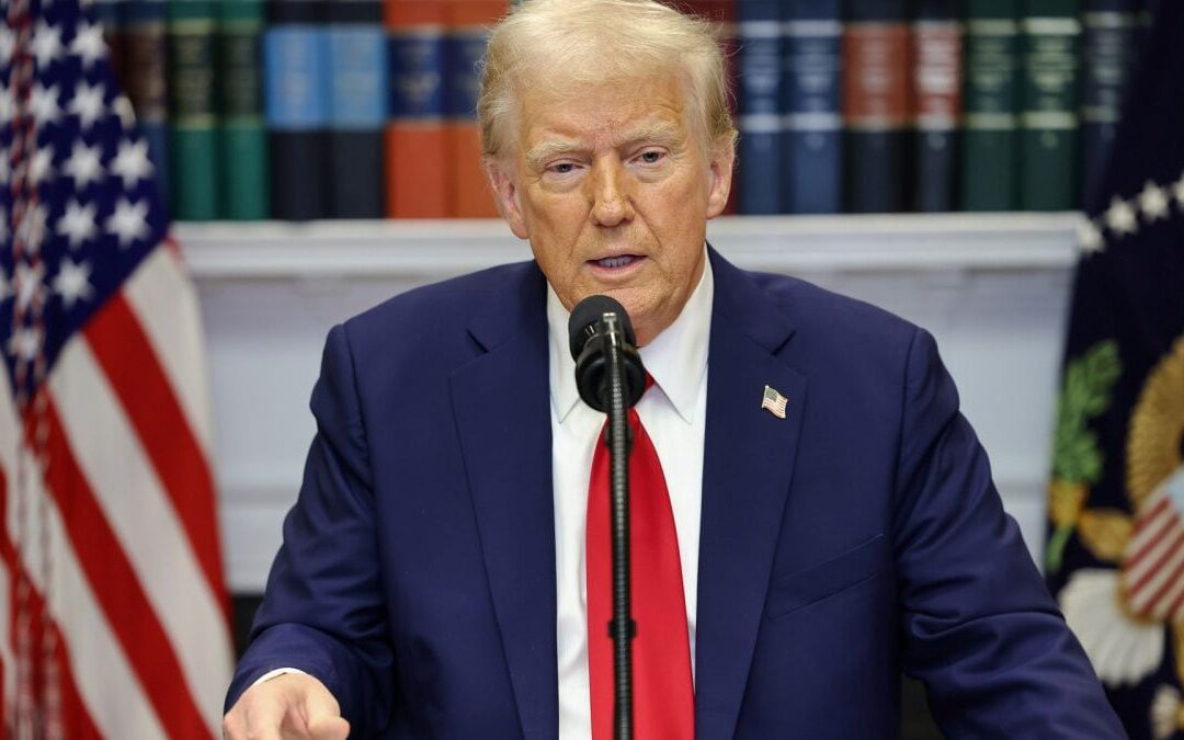 Trump ahora se lanza contra China: Analiza imponer arancel del 10%