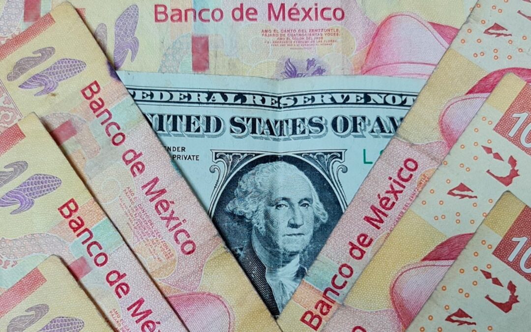 Dólar a 20 pesos ‘le respira en la nuca’ a México: Moneda mexicana se deprecia esta noche