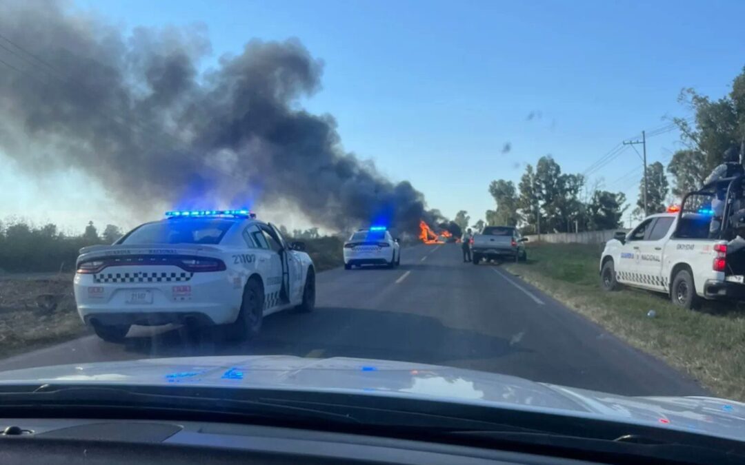 Bloquean carreteras en Jalisco; presuntos criminales se enfrentan a la Guardia Nacional