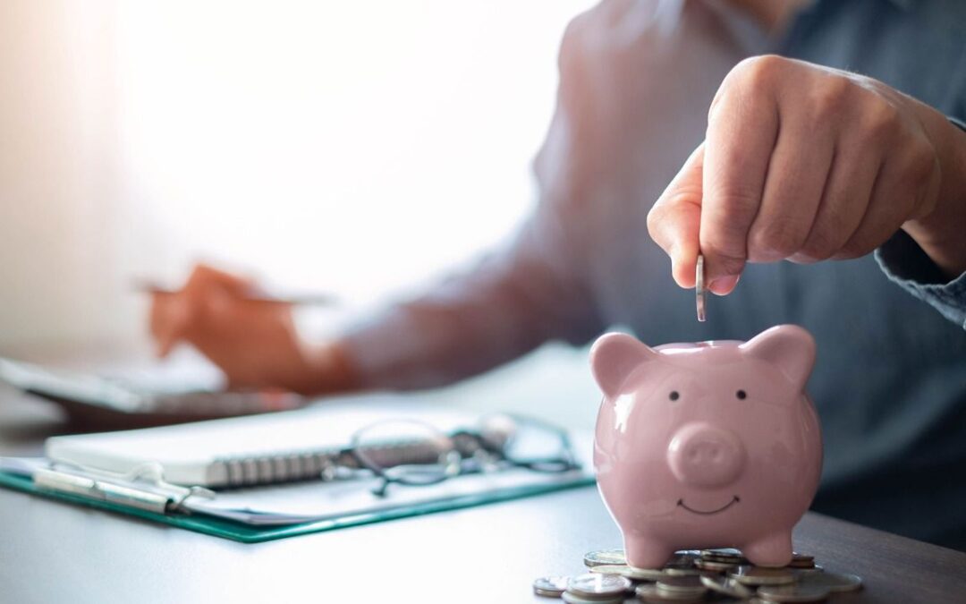 ¿Endeudado y sin dinero? 3 técnicas de ahorro para hacer rendir tu quincena y llegar a fin de mes