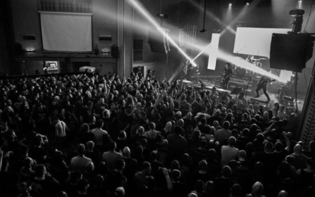 Se derrumba techo en Illinois durante un concierto de metal; hay 1 muerto y 28 heridos