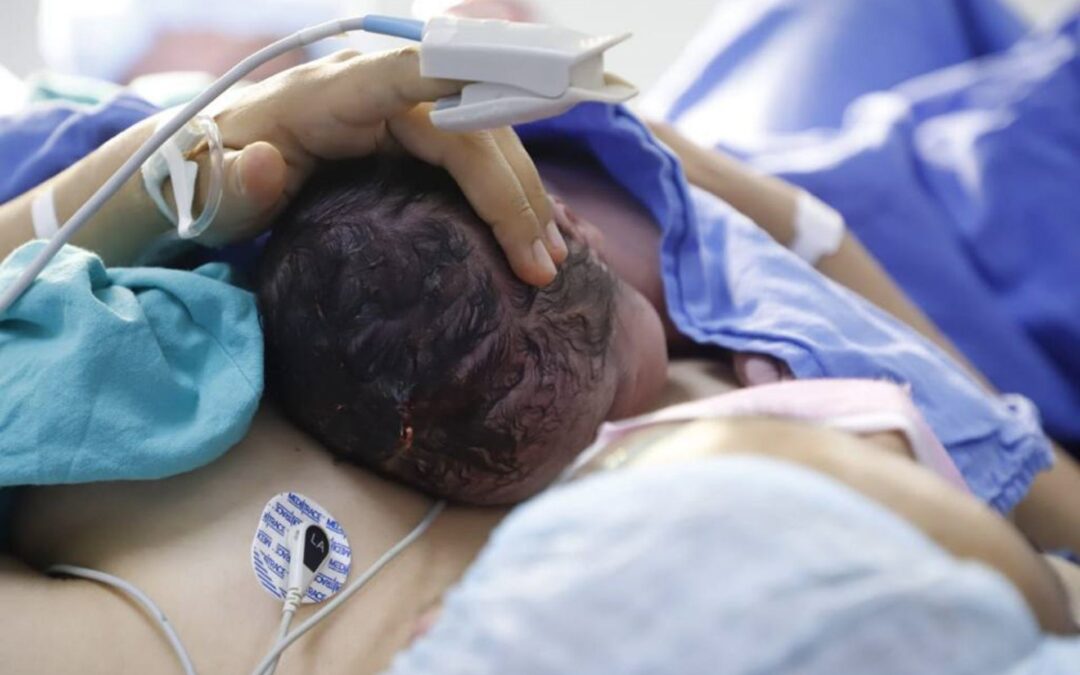 Detienen a mujer que robó a ‘Chavita’ en 2005; joven regresa con sus padres 17 años después