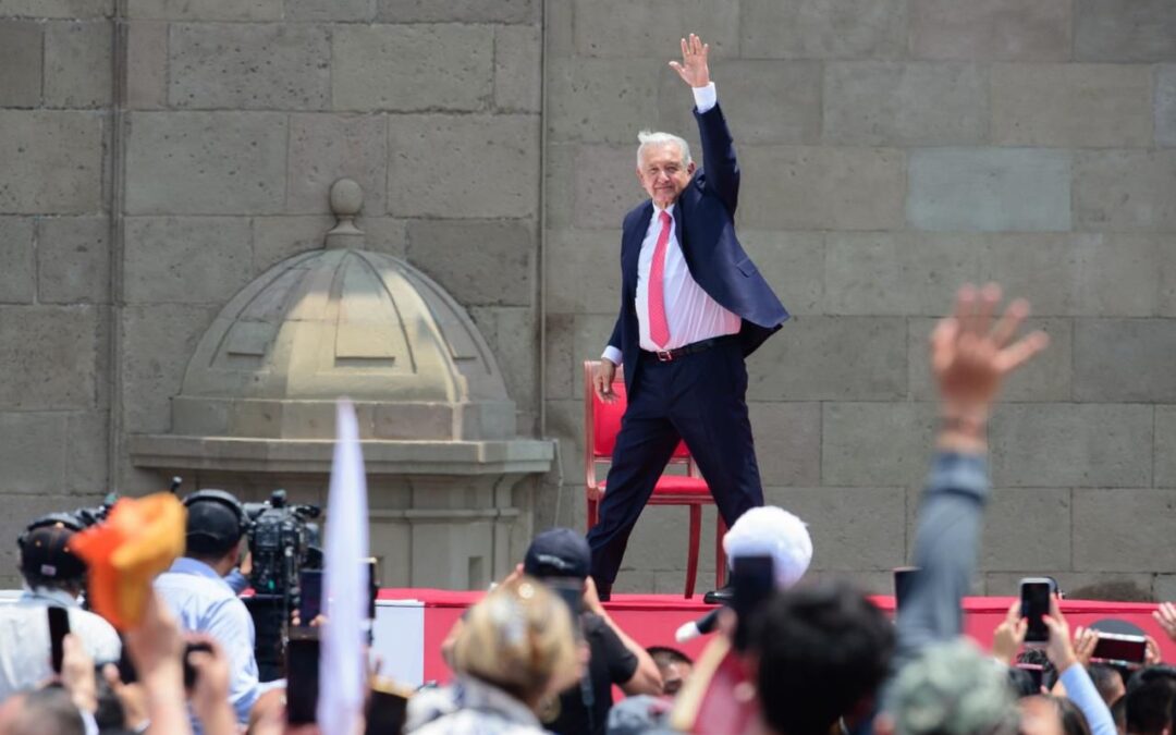 Va AMLO a su último mes con 65% de aprobación: Encuesta EF