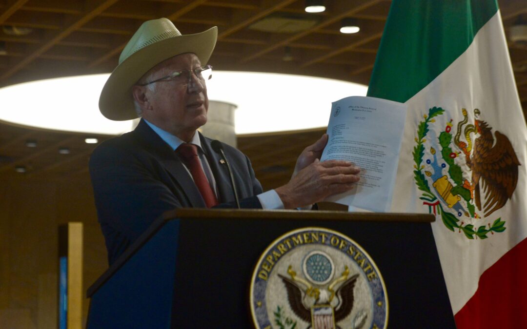 ‘Papelito habla’: Ken Salazar muestra carta sobre la detención del ‘Mayo’ Zambada enviada a la FGR