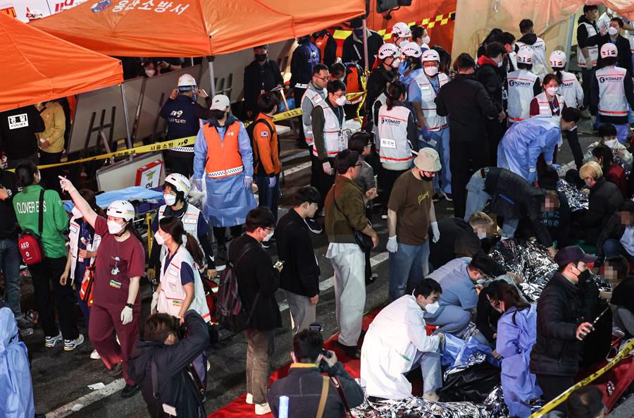 Estampida humana deja 120 muertos en festejos de Halloween de Seúl
