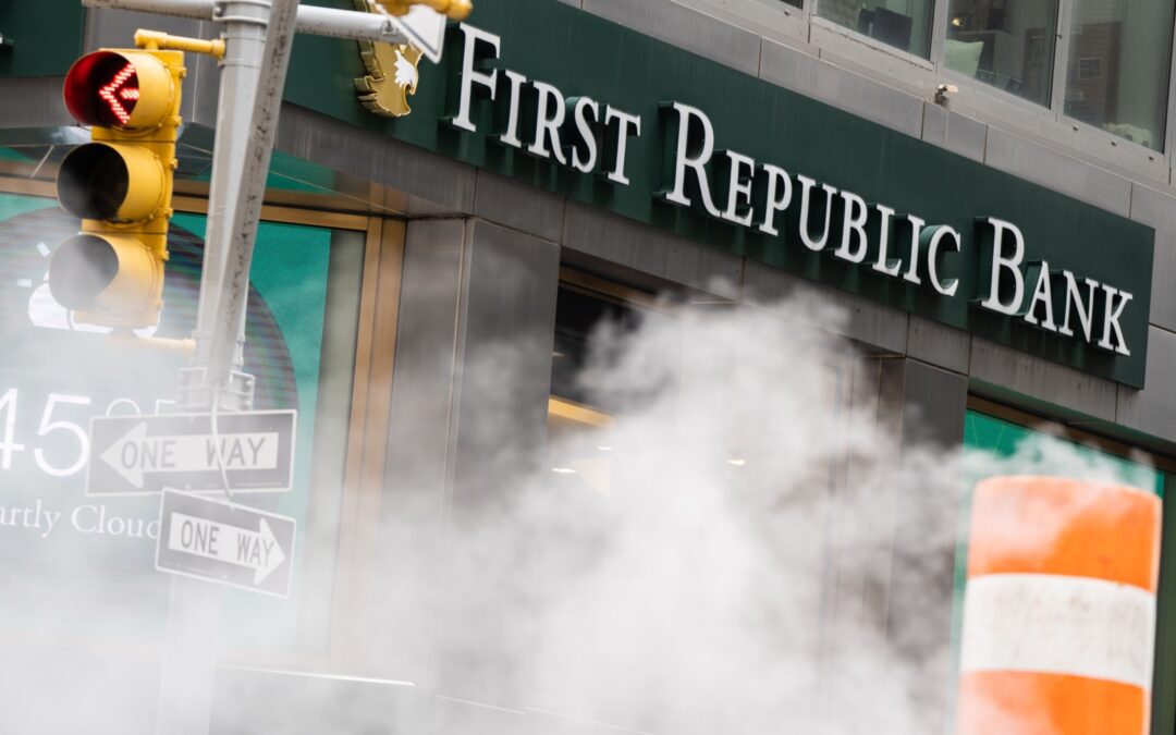 Otro banco cae en EU: Regulador incauta a First Republic Bank y lo entrega a JPMorgan