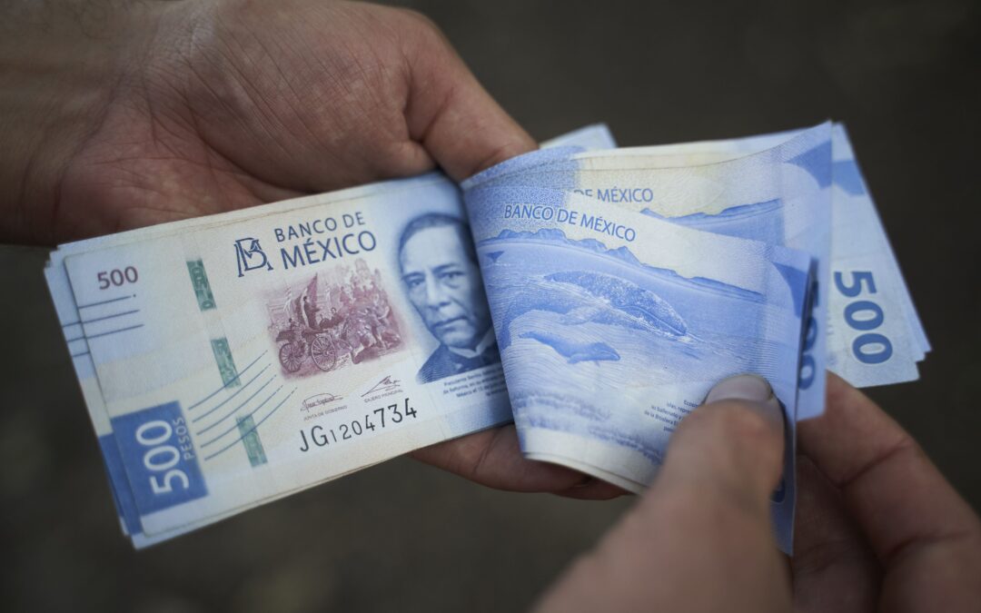 Aranceles ‘le pegan’ al peso: Tipo de cambio ‘rompe techo’ y supera las 21 unidades por dólar este domingo